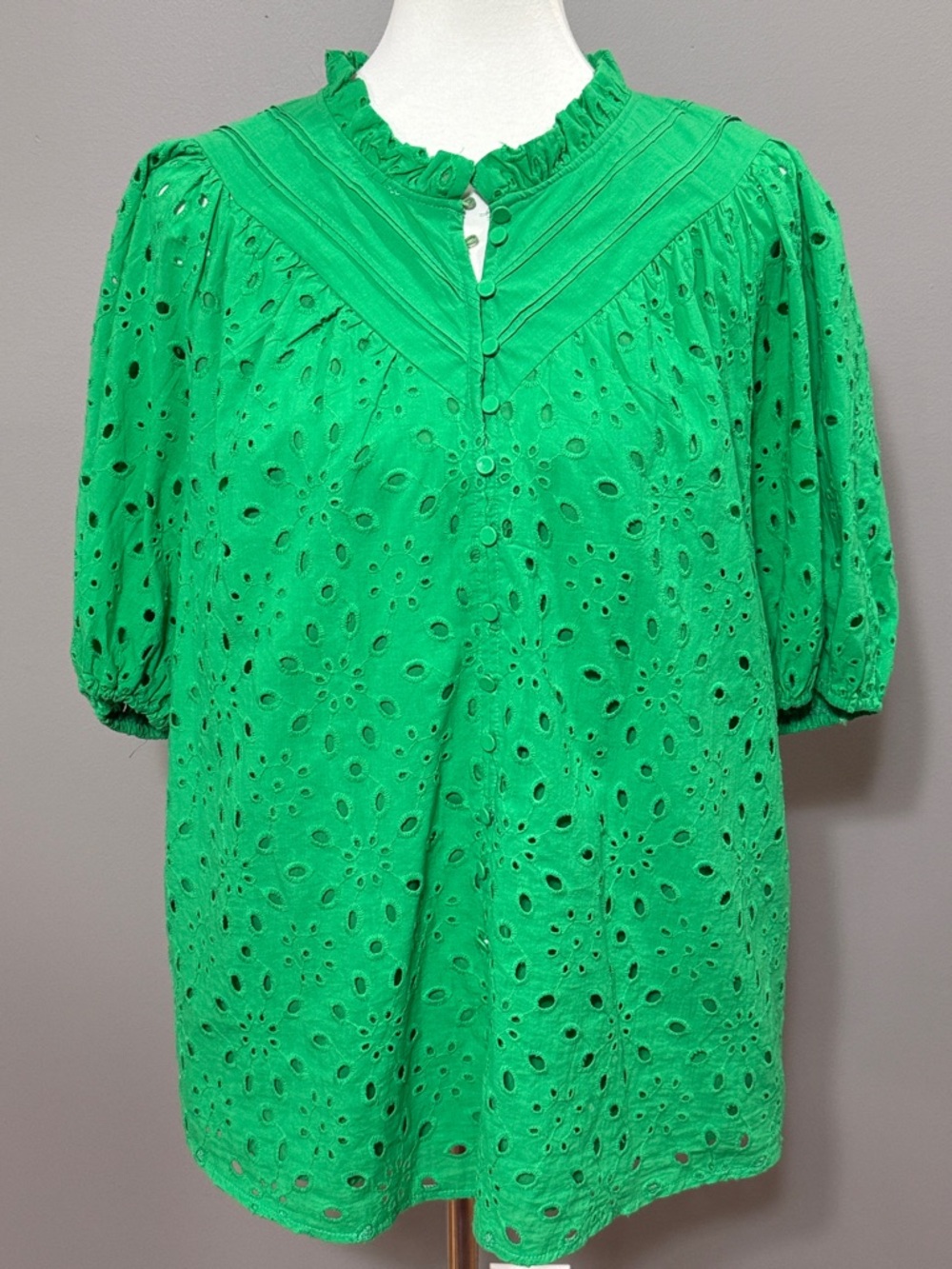 Women's Green Eyelet Puff-Sleeve Blouse - Large